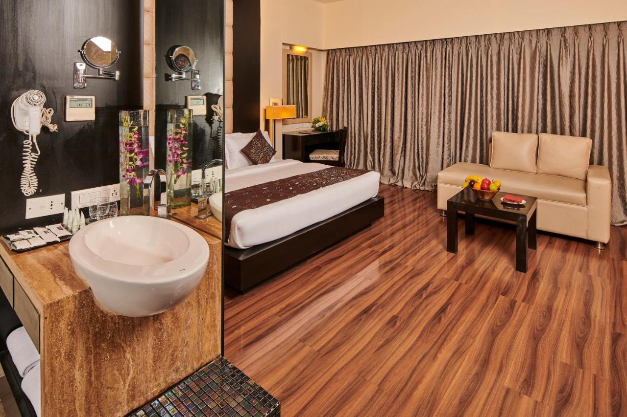 Goldfinch Hotel Mumbai Exterior foto
