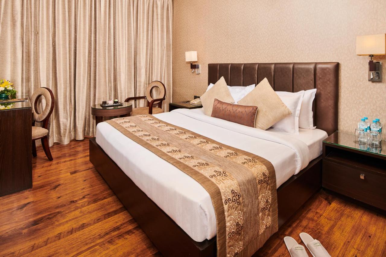 Goldfinch Hotel Mumbai Exterior foto
