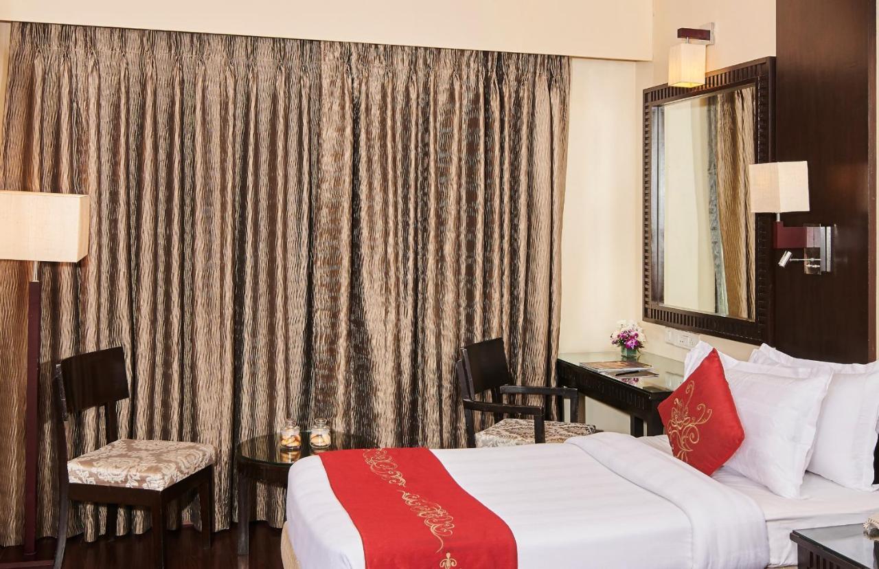 Goldfinch Hotel Mumbai Exterior foto