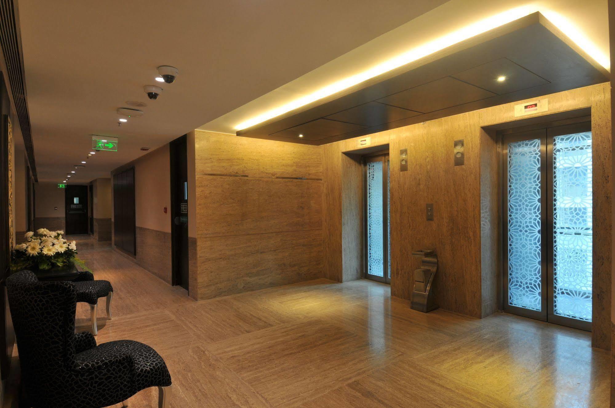 Goldfinch Hotel Mumbai Exterior foto