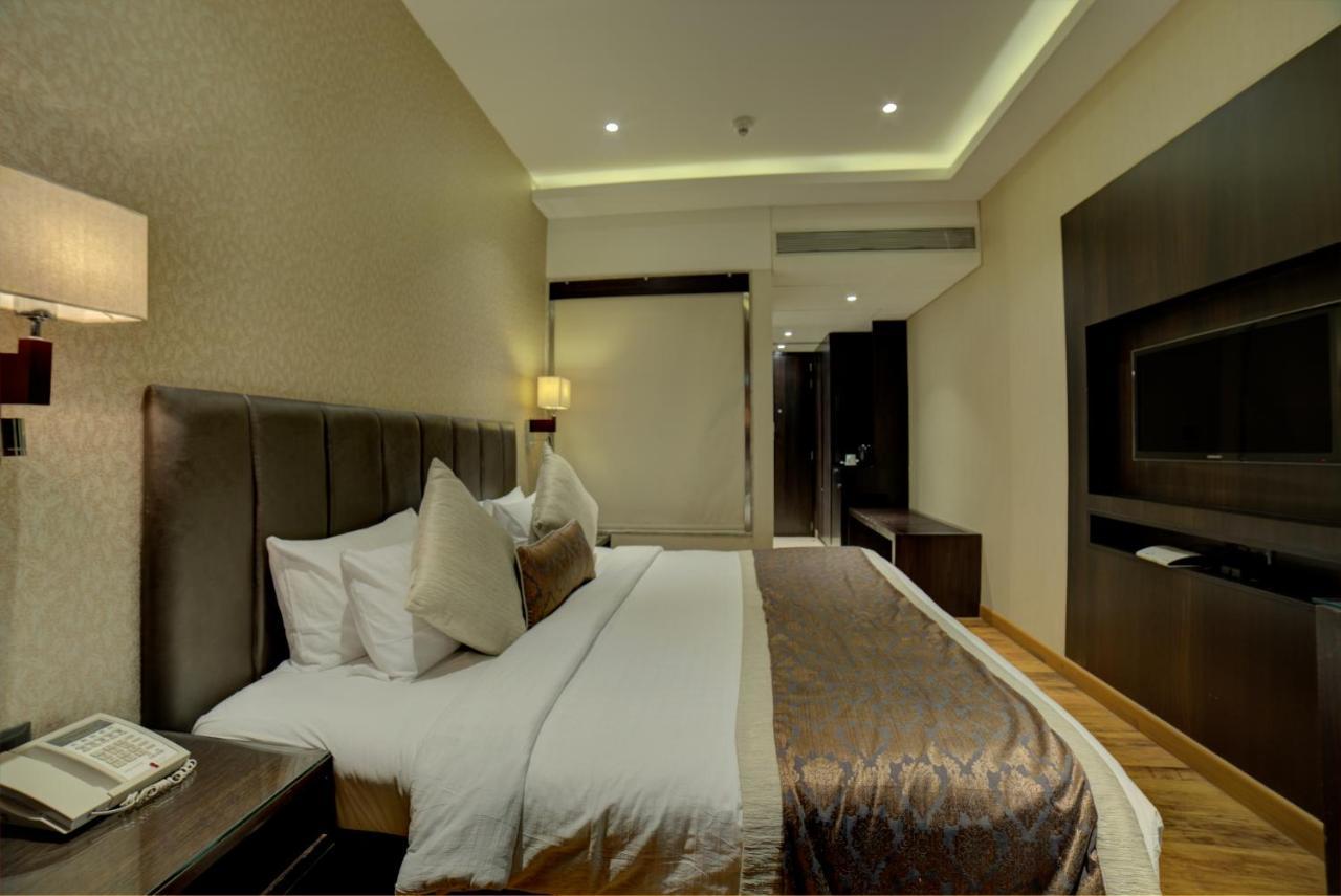 Goldfinch Hotel Mumbai Exterior foto