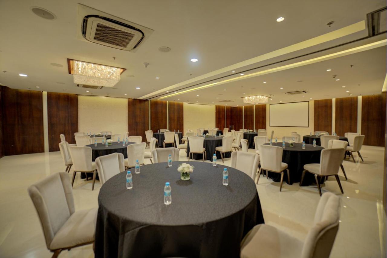 Goldfinch Hotel Mumbai Exterior foto